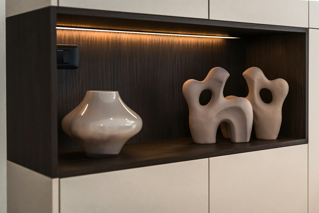 Sculpture décorative et statuette moderne pour étagère